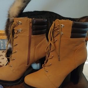 Jennifer Lopez boots